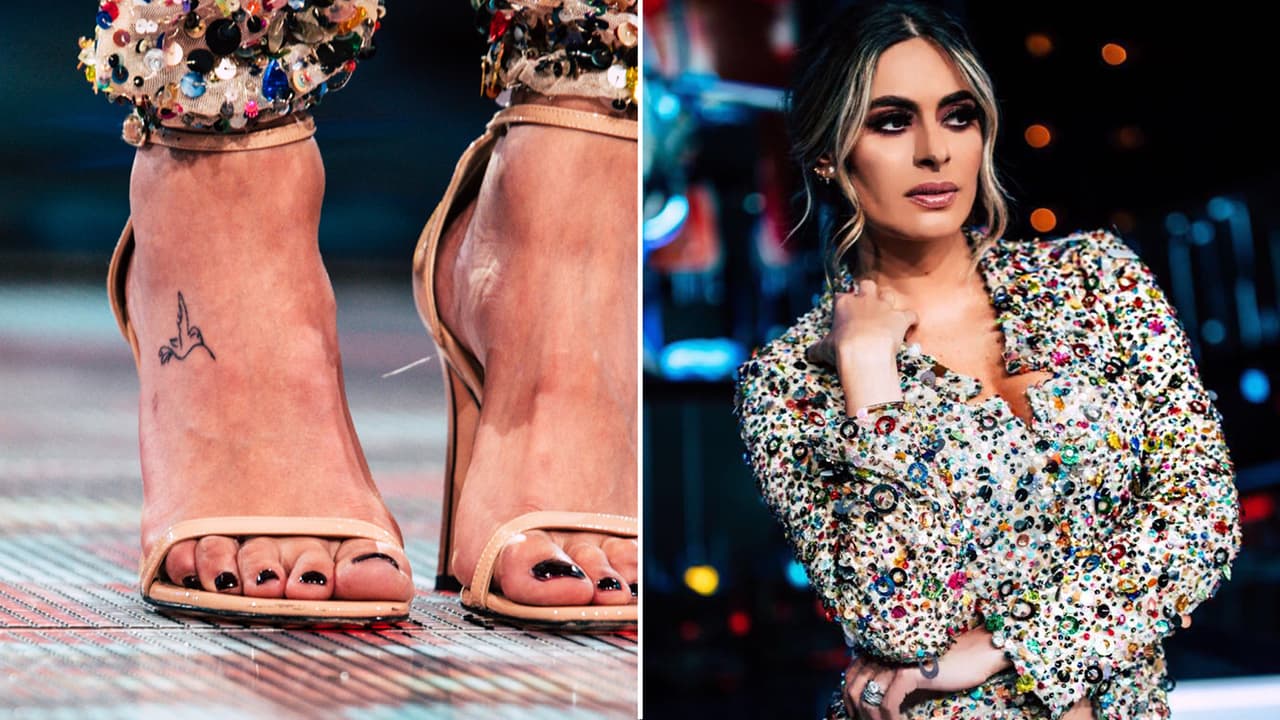 Con un post en
<b>Instagram</b> envió un contundente mensaje a sus seguidores y a todos aquellos que cuestionan de cierta manera su decisión de tatuarse:
<i>"No es explicación lo que voy a escribir: los tatuajes no te hacen mala persona, así como las corbatas tampoco te hacen decente, yo respeto si no te gustan los tatuajes así como respeto los gustos y creencias. No señales, no opines si no te consta algo. El mundo sería otro si aprendiéramos lo que realmente significa 'RESPETO'. Buen día". </i>La conductora tiene varios tatuajes. Uno de ellos es este colibrí en el pie derecho. El colibrí se lo hizo en honor a su abuela.