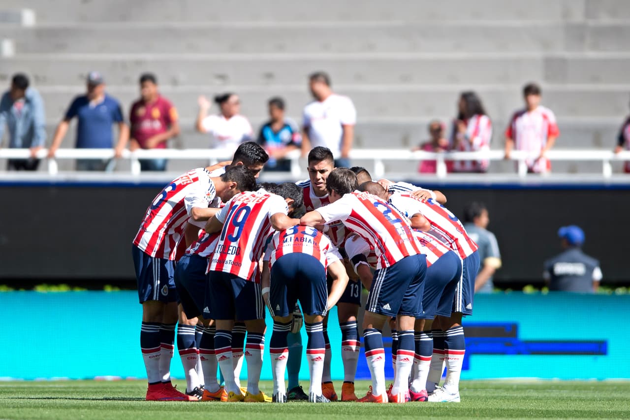 Chivas empata con León en partido amistoso