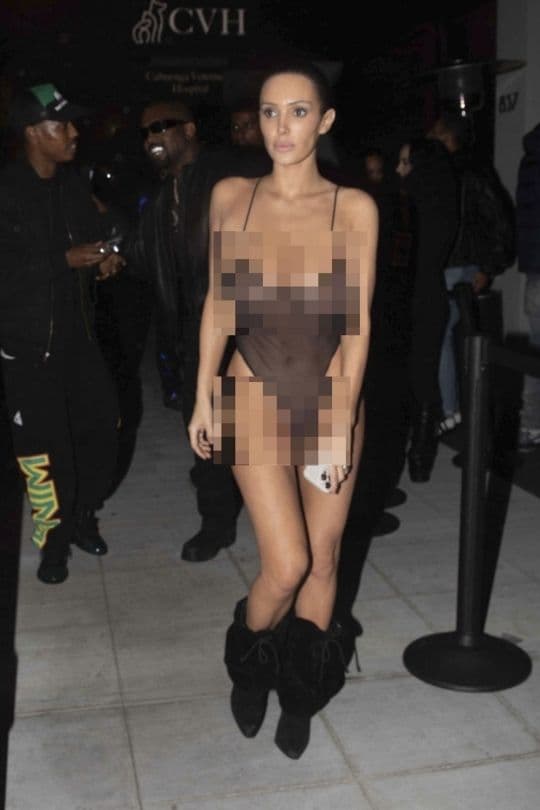 Bianca Censori lució otra prenda transparente.