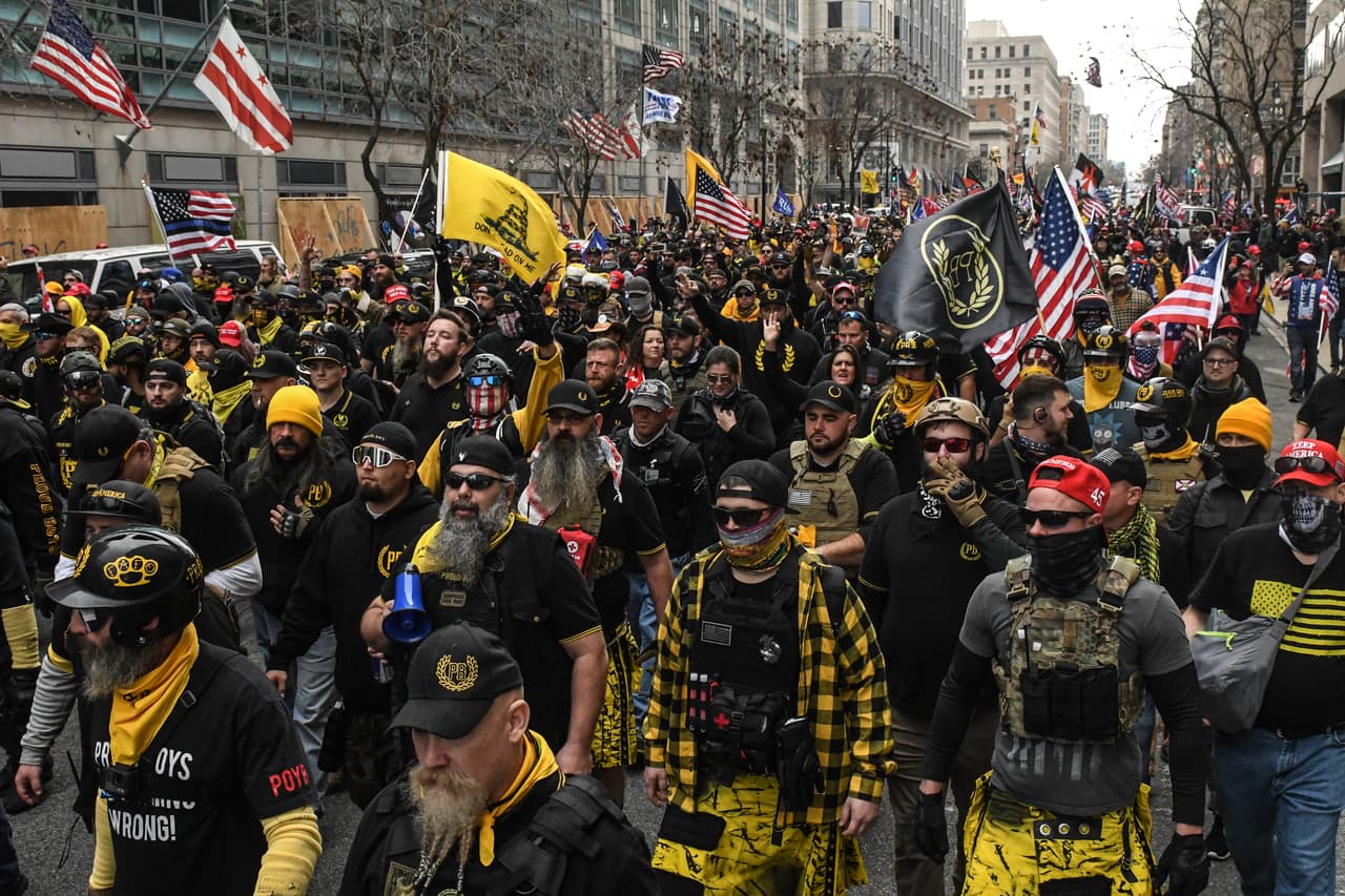 Departamento de Justicia inicia un proceso para anular las condenas de Proud Boys y Oath Keepers