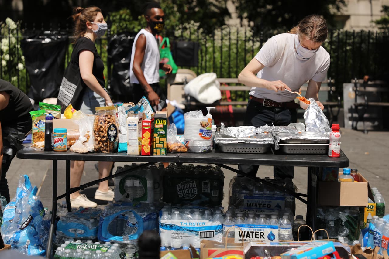 El grupo Vocal-NY dice que el dinero debe ser invertido en vivienda, salud y servicios sociales.
