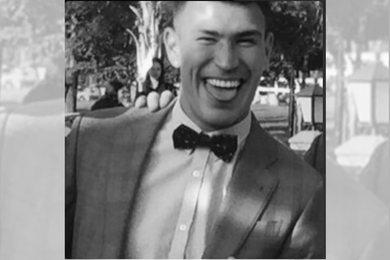 Compañeros apoyan al 'Gullit' Peña tras nuevo penal fallado con Chivas