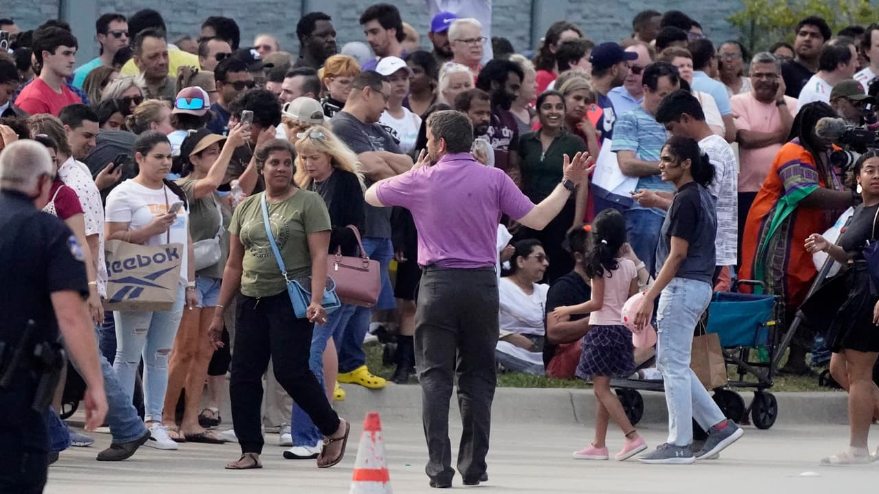 “Vi su pistola tirada al lado de él”: Testimonios de los testigos de la masacre en Allen, Texas