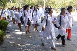 Cuba incrementa más del doble el salario de los médicos