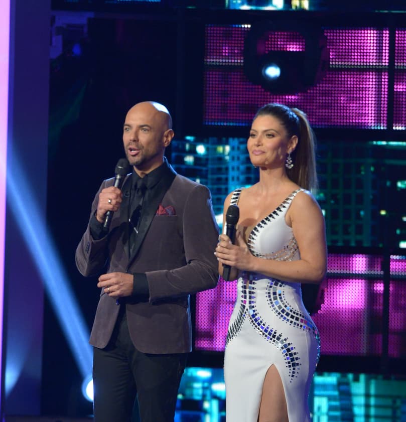 Cada noche, Chiqui nos sorprende con su look. Las trasparencias y los vestidos ajustados resaltan su espectacular figura, así como la elegancia que siempre la ha caracterizado.