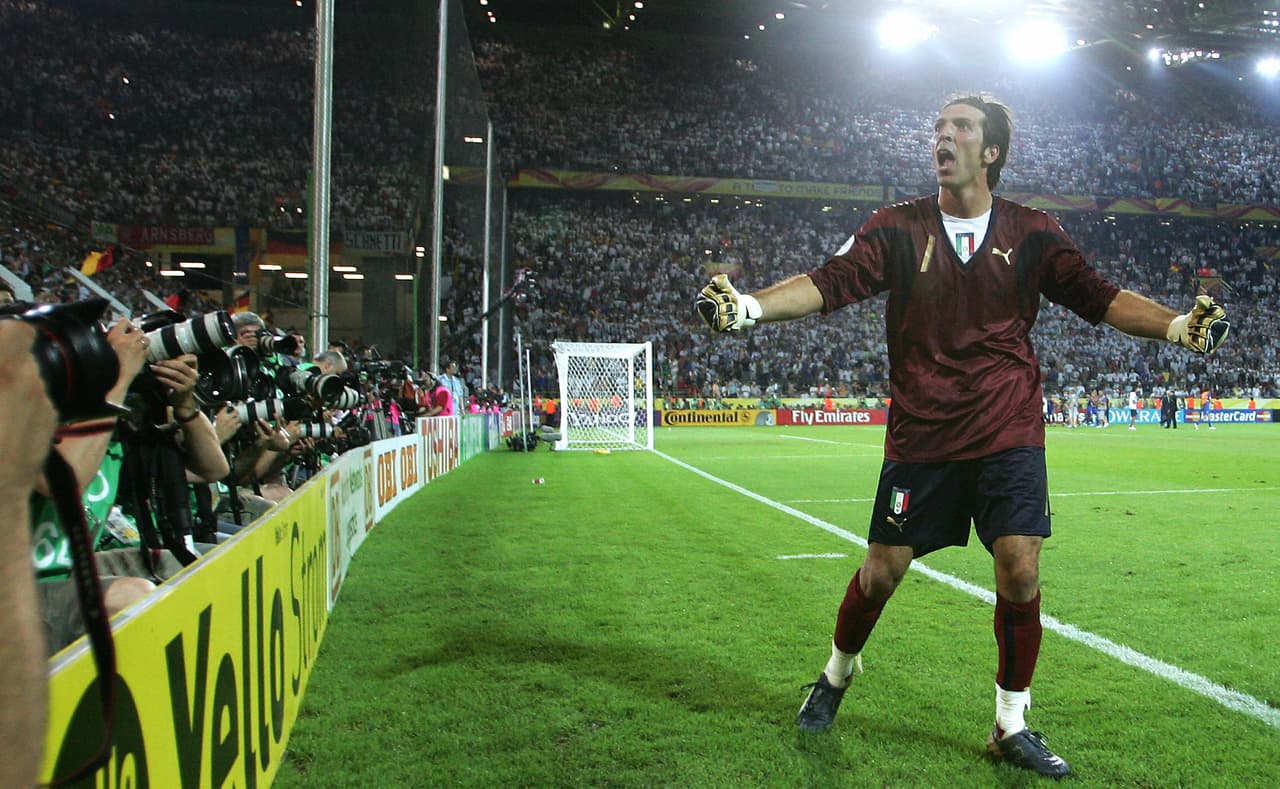 En ese Mundial, Buffon fue elegido como el Mejor Portero del torneo y también fue incluido en el Equipo Ideal.