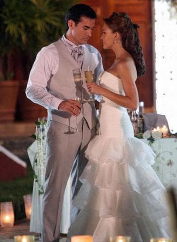 Las familias de Elisa y Damián se odiaban a muerte, pero su amor triunfó y la heroína del melodrama pudo llegar de blanco junto a su novio de la infancia.