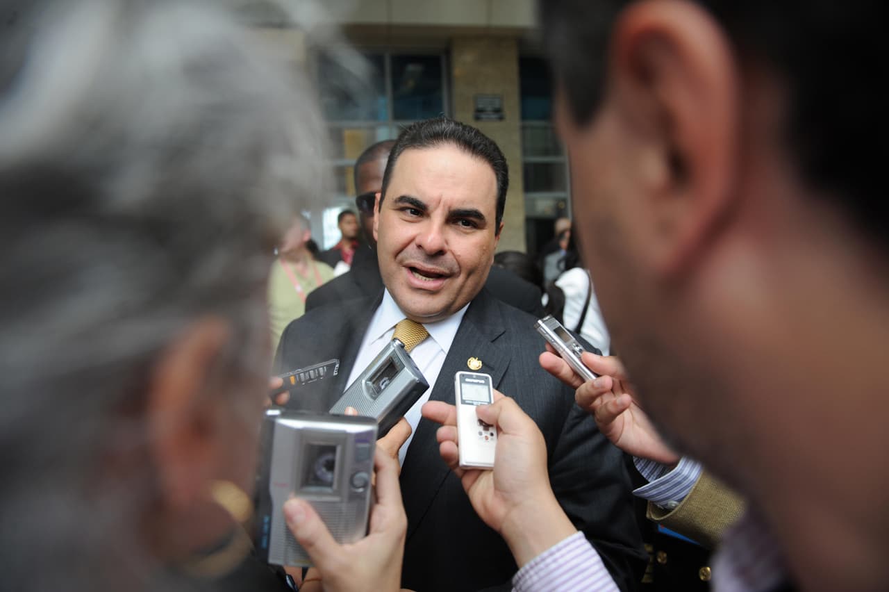 Otro expresidente salvadoreño perseguido por la justicia: capturan a Saca por lavado de dinero