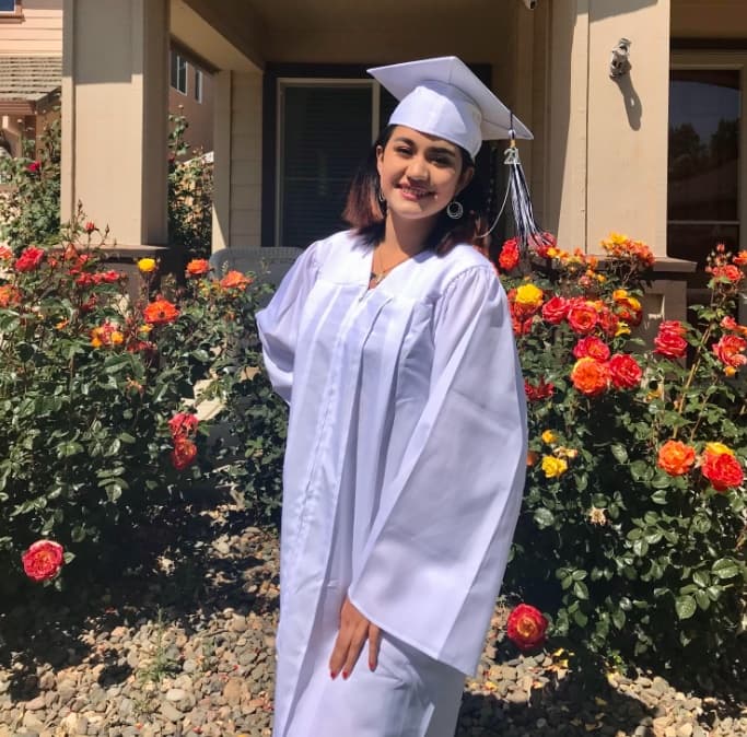 <b>Diana Estrada</b> — Preparatoria
<br>
<br>"Muchas gracias a mis papás y maestros por ser parte de este gran logro tan importante".