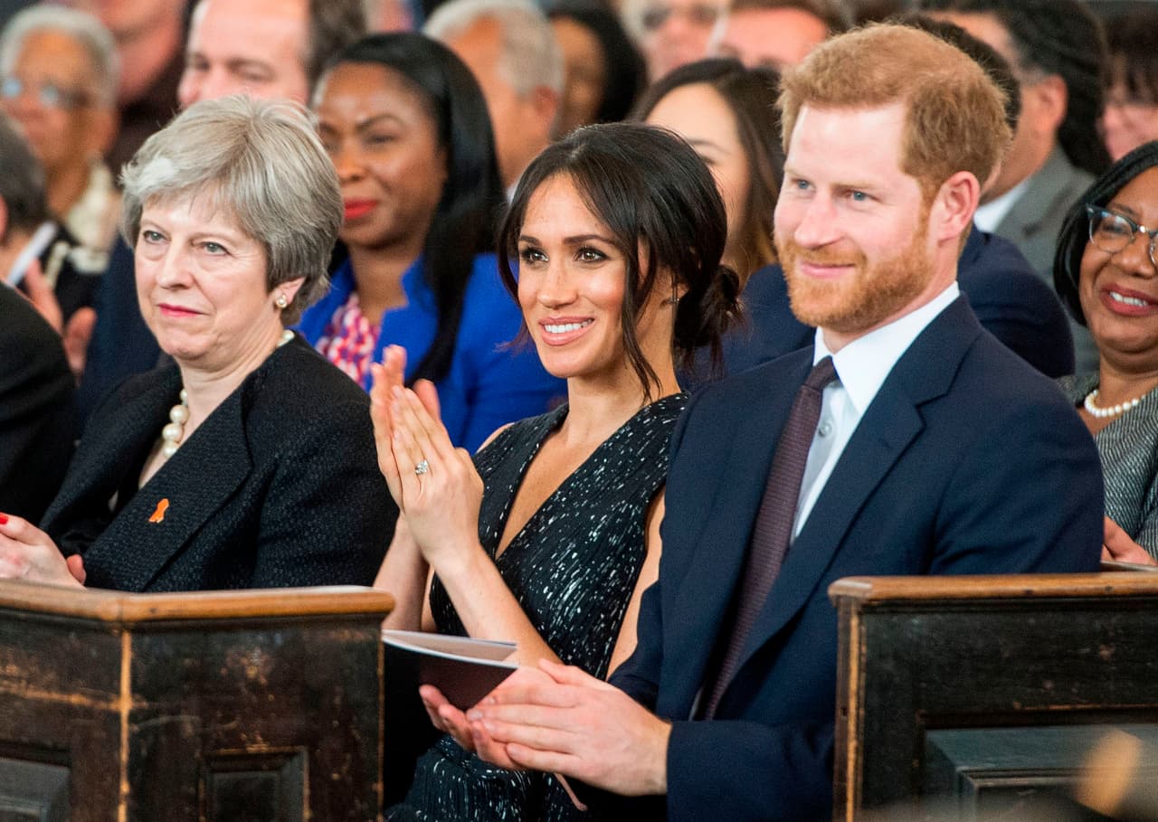 A cuatro semanas de la boda de actriz estadounidense Meghan Markle y el príncipe Harry, flota una pregunta: ¿quién entregará a la novia? Su papá: Thomas Markle, la mamá: Doria Ragland o ambos.