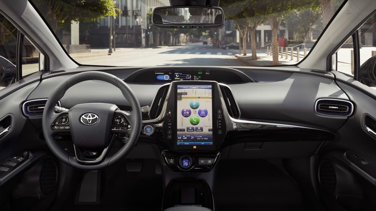 <h3 class="cms-H3-H3">¿Debo comprar uno?</h3>
<br>Totalmente. La combinación de precio, economía y calidad que ofrece el Toyota Prius es dificil de superar. Como la mayoría de los modelos Toyota, el Prius ofrece un impresionante cúmulo de sistemas de seguridad que incluye frenado automático de emergencia estándar.