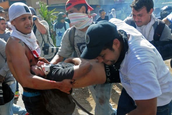 DaCosta es trasladado a un hospital con la esperanza de salvarle la vida. Los esfuerzos fueron infructuosos.