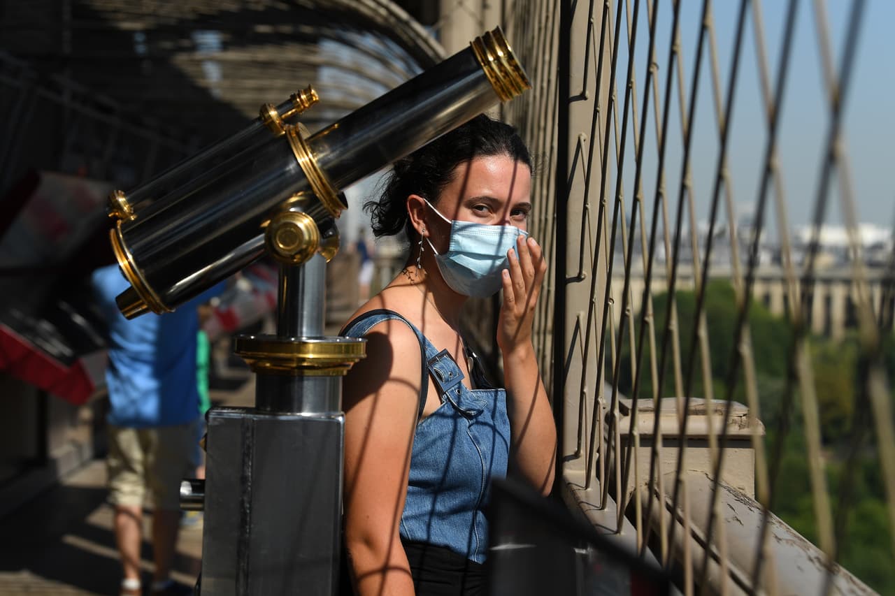 La Torre Eiffel dejó de percibir 27 millones de euros (30 millones de dólares) durante el tiempo que estuvo clausurada, según su director general, Patrick Branco Ruivo.
<br>