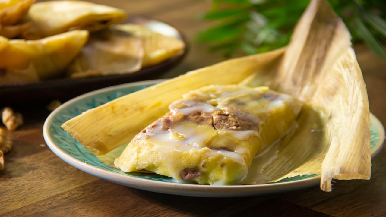 Tamales de piña con nuez