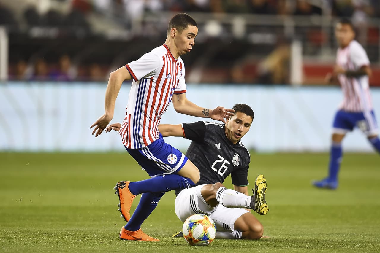 Sin embargo, a los 63 minutos, a Almirón se le pasó la mano al tener una dura, casi desleal, entrada sobre José Juan Vázquez que no hizo dudar al árbitro.