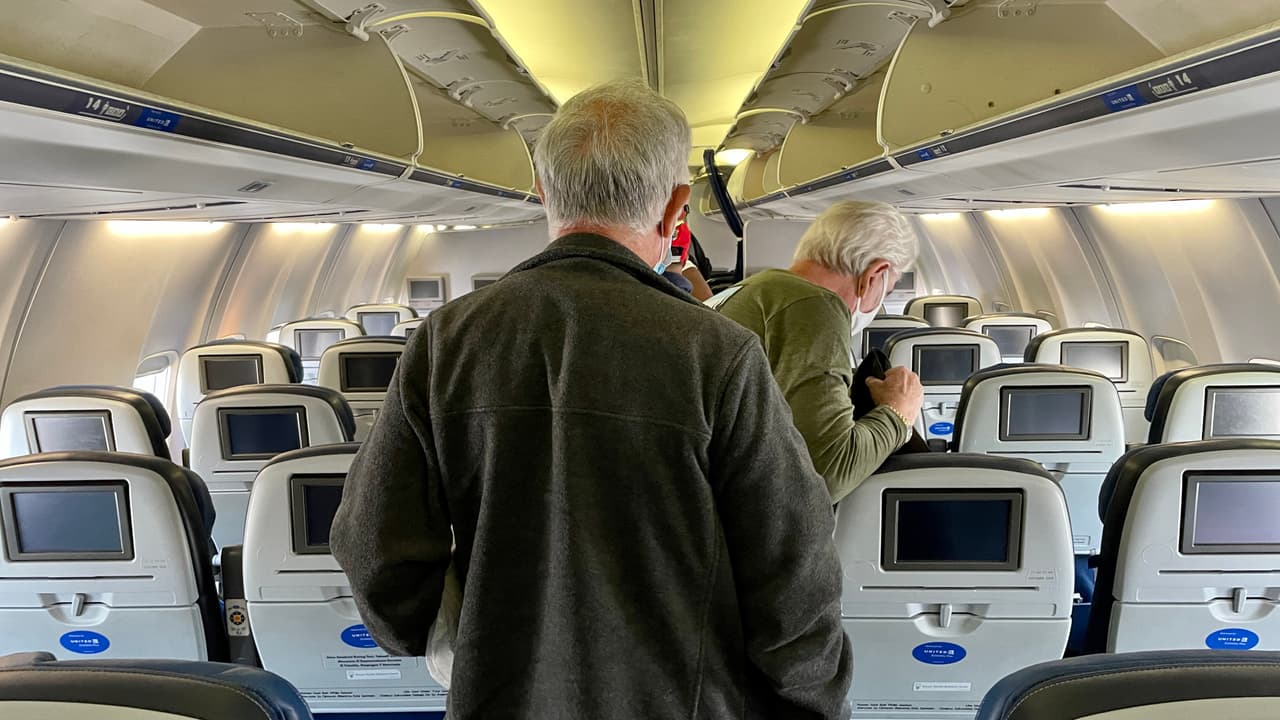 Esta situación va de la mano con las remodelaciones que se realizan en el puerto aéreo que tienen confundidos a muchos con la ubicación de las 
<a href="https://www.univision.com/local/houston-kxln/construccion-nueva-terminal-internacional-aeropuerto-george-bush-houston">terminales. </a>