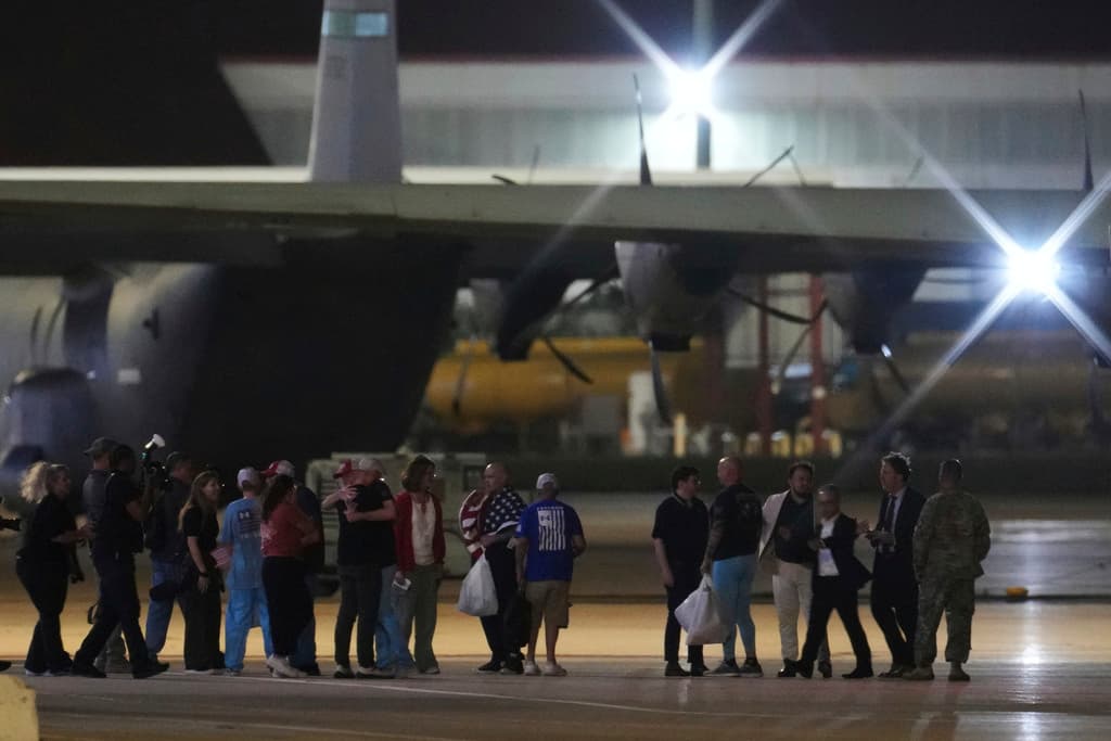 Corte de Apelaciones de EEUU declara ilegal la guía de Trump para deportar migrantes a terceros países