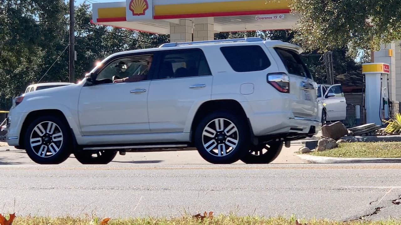 Se supone que sirven como registros temporales, pero el problema es que no todas estas
<a href="https://www.univision.com/local/houston-kxln/mujer-sale-de-banco-y-despues-la-roban-al-norte-de-houston">placas</a> son legítimas.