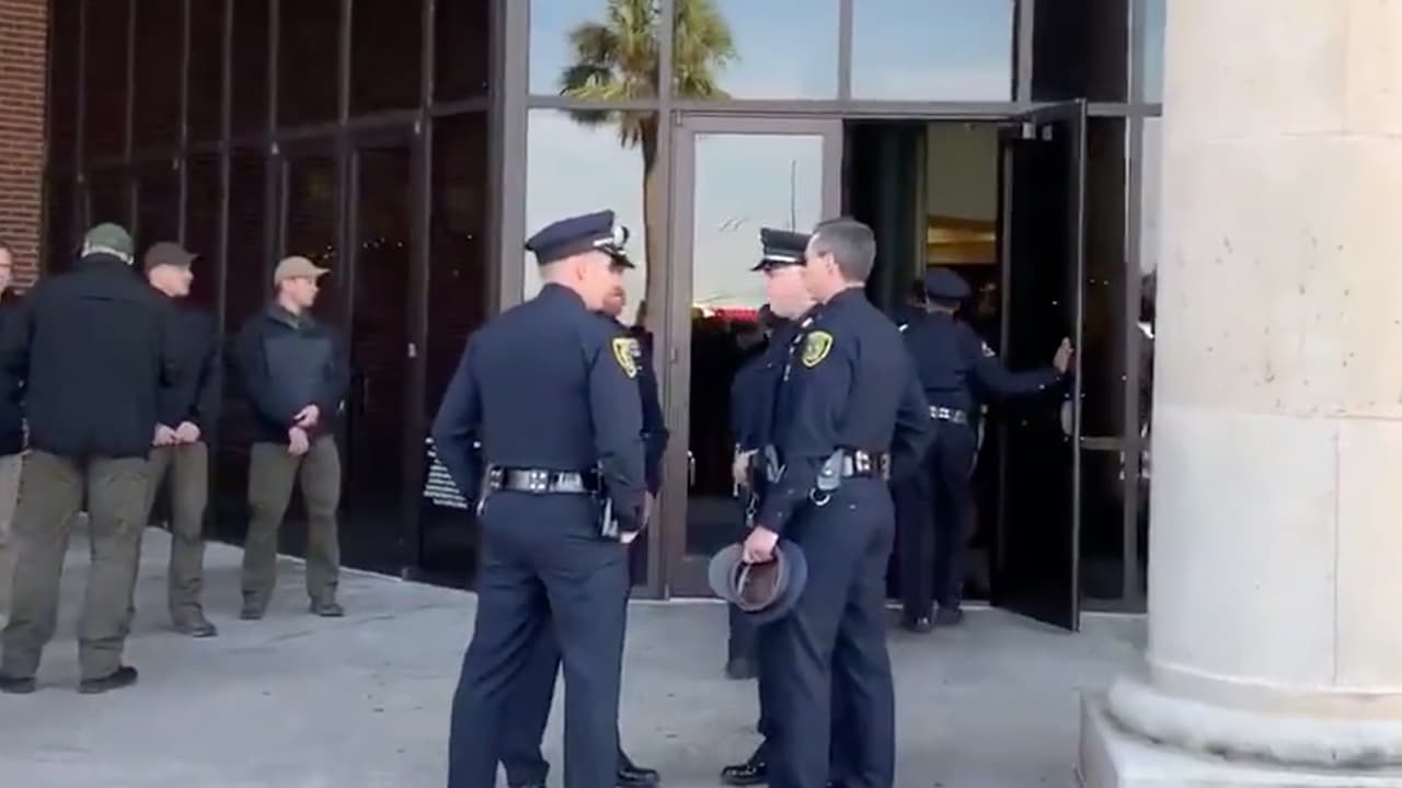 El sábado 7 de diciembre el sargento Christopher Brewster murió baleado cuando atendía un llamado de disturbio doméstico.