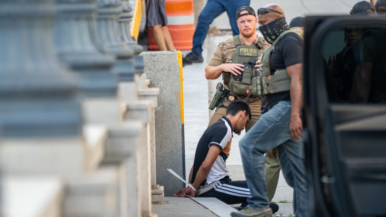 ICE detiene a 25 albañiles latinos camino al trabajo en Pensilvania