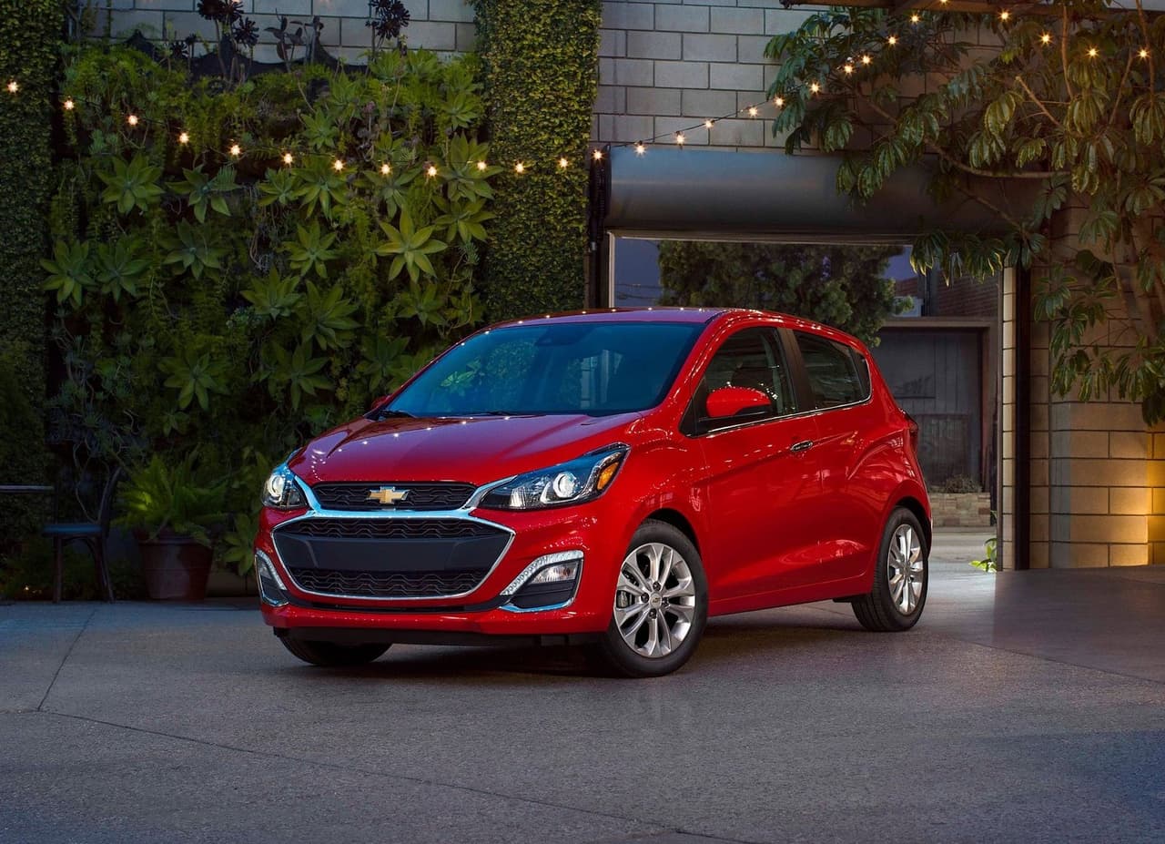 <h3 class="cms-H3-H3">2 – Chevrolet Spark 2019</h3>
<br>
<br>Precio sugerido al consumidor: $13,220
<br>Pago inicial (20%): $2,644
<br>
<br>Pago mensual con crédito bueno: $214
<br>Pago mensual con crédito suficiente: $235
<br>Pago mensual con crédito pobre: $280
<br>