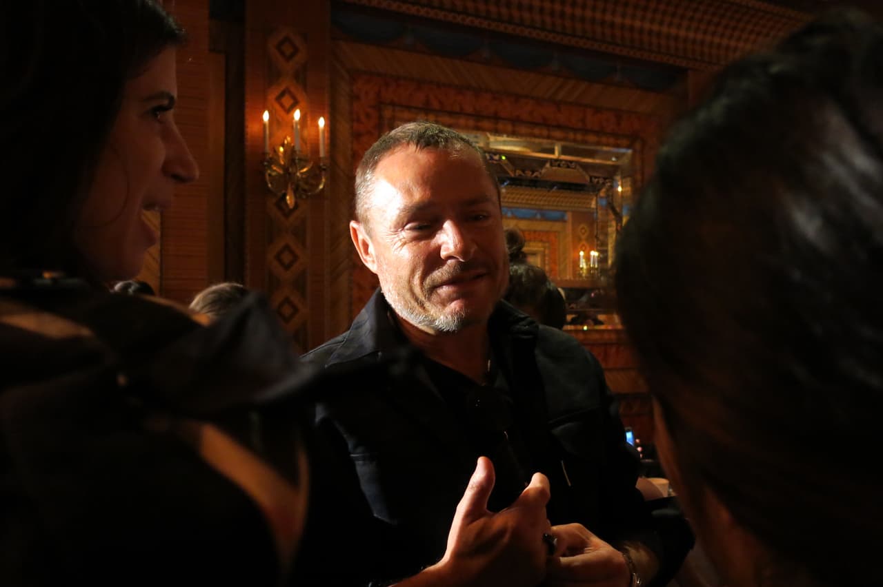 El encargado de realizar el maquillaje del desfile de Brandon Maxwell fue el famoso 
<a href="https://www.instagram.com/tompecheux/?hl=en">Tom Pecheux</a> y utilizó productos de 
<a href="http://www.maccosmetics.com/">MAC</a>.
<br>