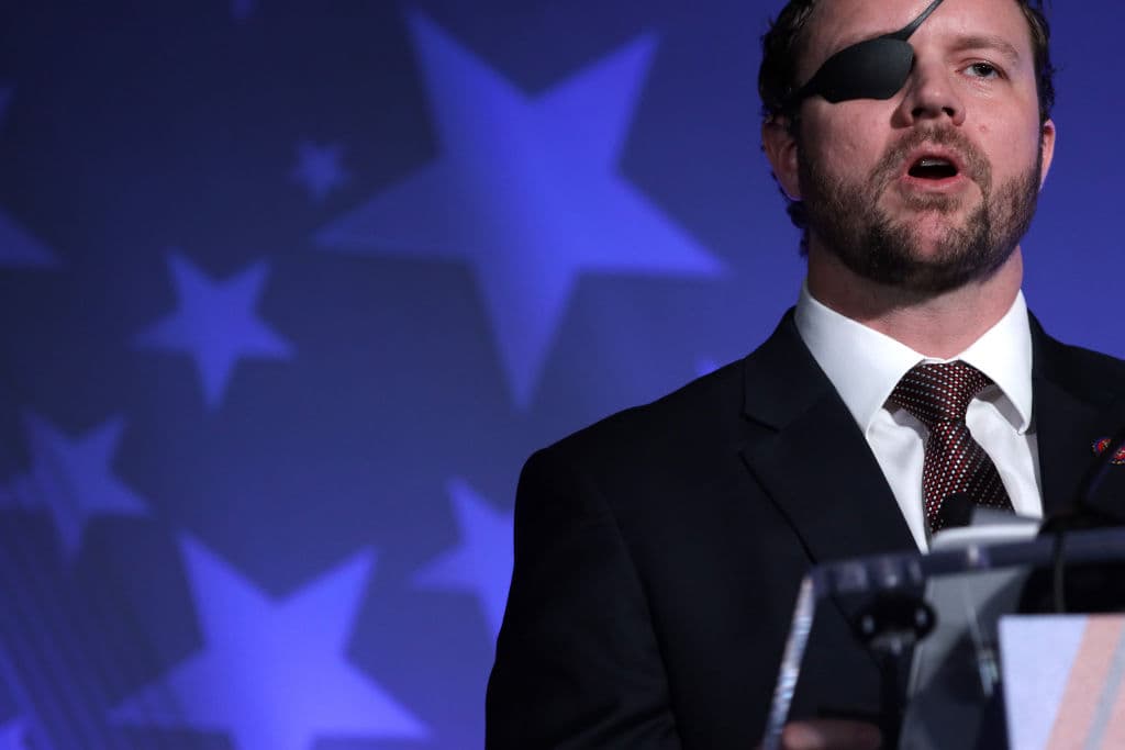 ¿Quién es Dan Crenshaw, el congresista de Houston que participa en la Convención Republicana?