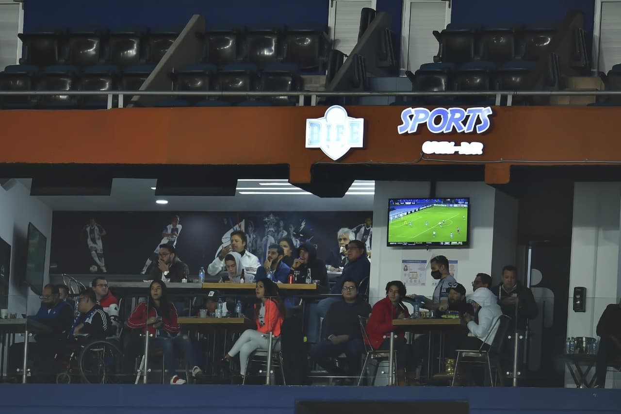 ‘Afición’ vio el Pachuca vs. Pumas sin cubrebocas ni sana distancia
