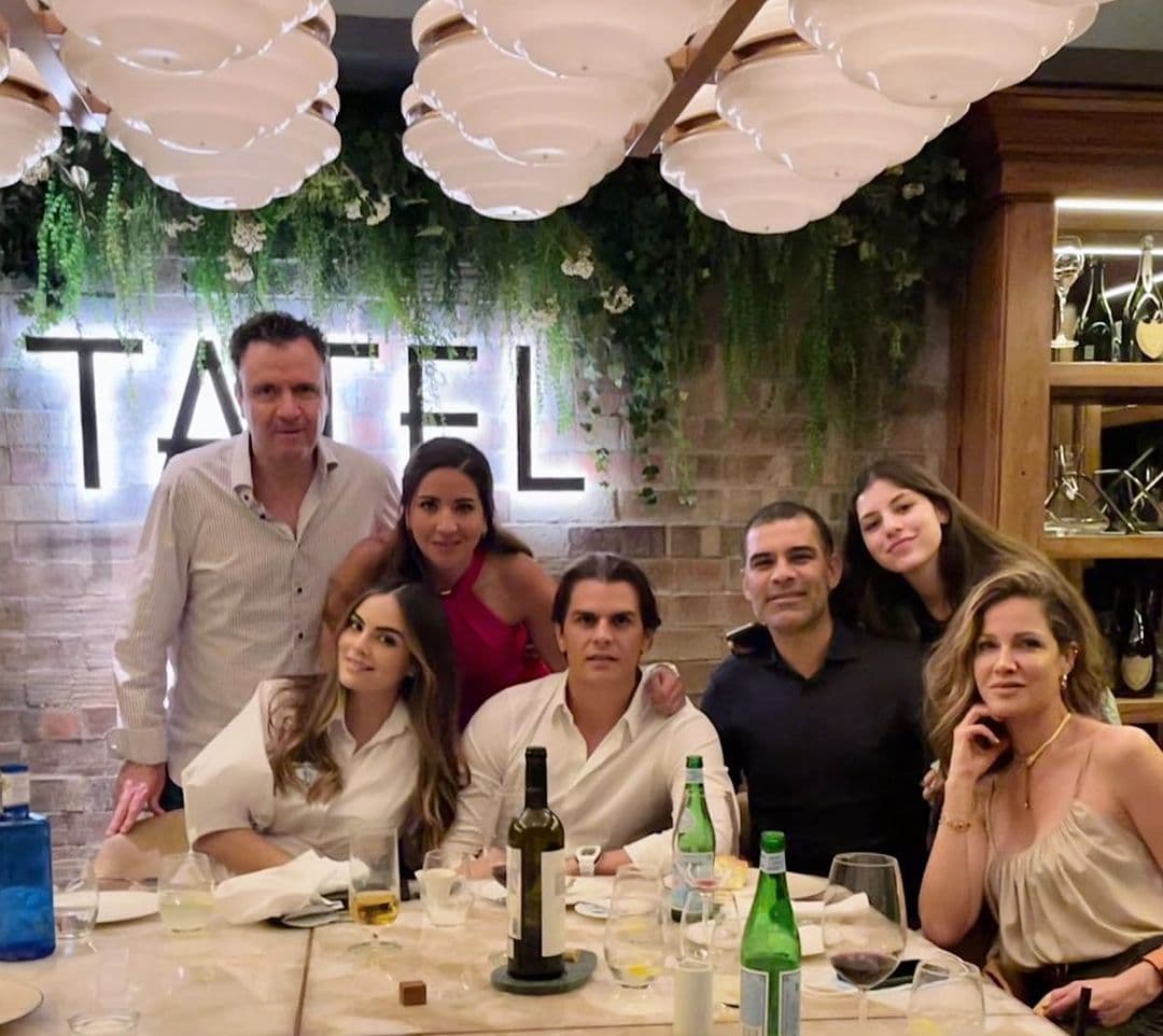 En otro momento en Europa compartieron la mesa con el exfutbolista mexicano Rafa Márquez y su esposa la modelo mexicana Jaydy Michel.