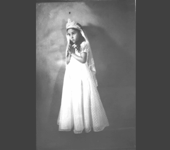 Florinda Meza en su primera comunión.