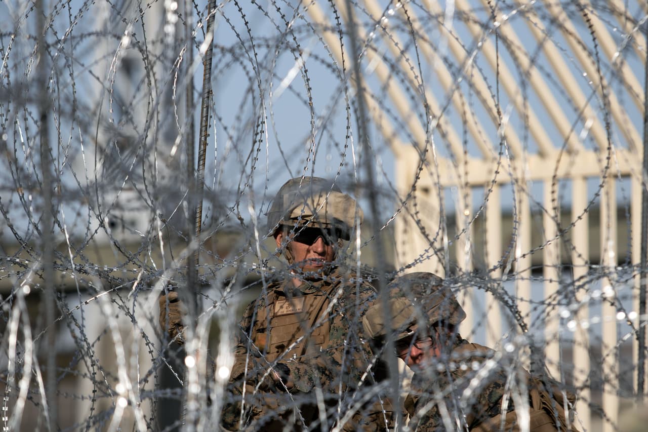 Documentos revelan que tropas enviadas a la frontera tienen autorización para disparar a vehículos en movimiento