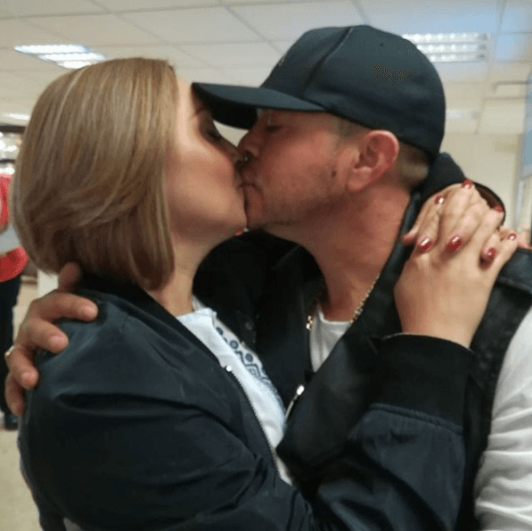 "Las cosas no siempre no así, pero qué bonito cuando amanecen de buenas las mujeres", escribió el exvocalista de La Arrolladora Banda El Limón de René Camacho.