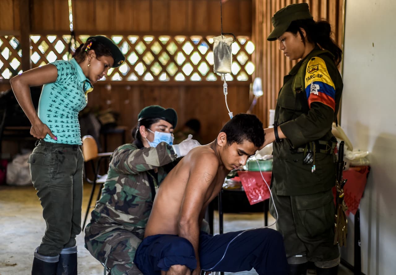 Del monte a la sala de operaciones: los médicos de las FARC quieren pasar consulta