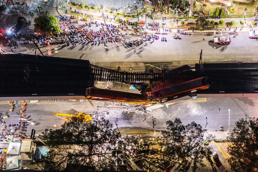 <b>Otro accidente este año. </b>El pasado 9 de enero se produjo un incendio en el centro de control del metro de la Ciudad de México, en el Centro Histórico, que causó un muerto y al menos 30 trabajadores intoxicados, además de seis líneas sin servicio.
<br>