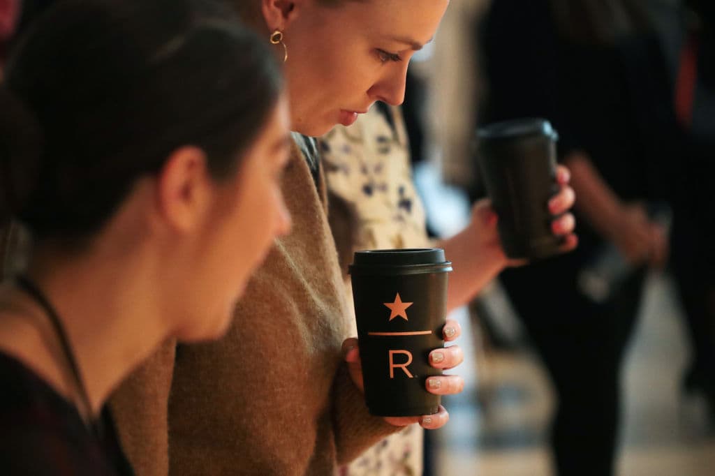 El Starbucks cuenta con una superficie de 35,000 pies cuadrados en un entorno arquitectónico que ha sido cuidadosamente adaptado a la ciudad.