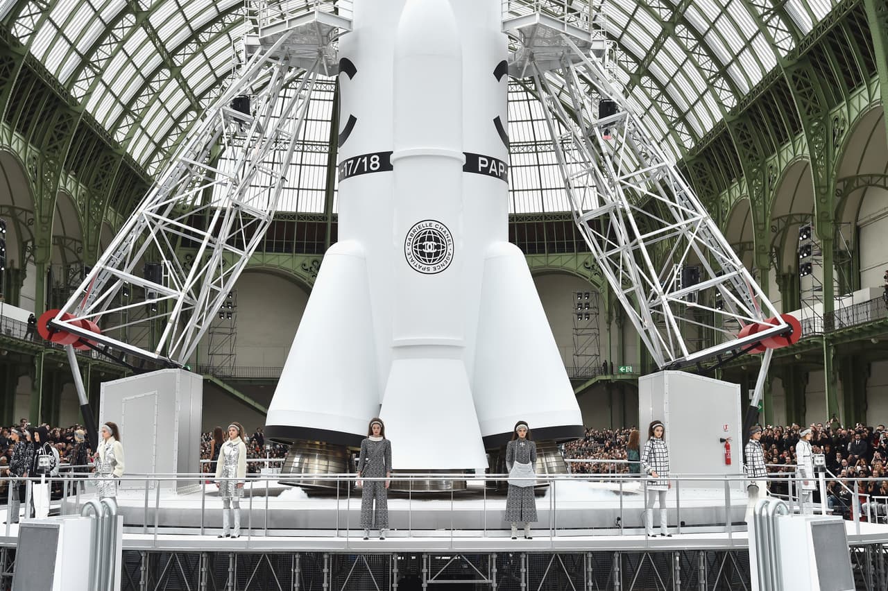Así fue el desfile galáctico de Chanel en la temporada otoño-invierno 2017.