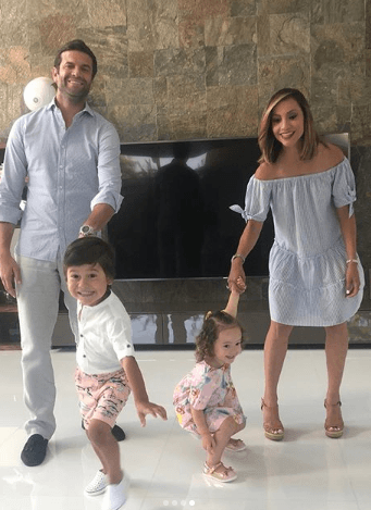 Junto a su esposo Aaron, Satcha ha conformado una bella familia. Ella se siente bendecida en todos los aspectos de su vida.