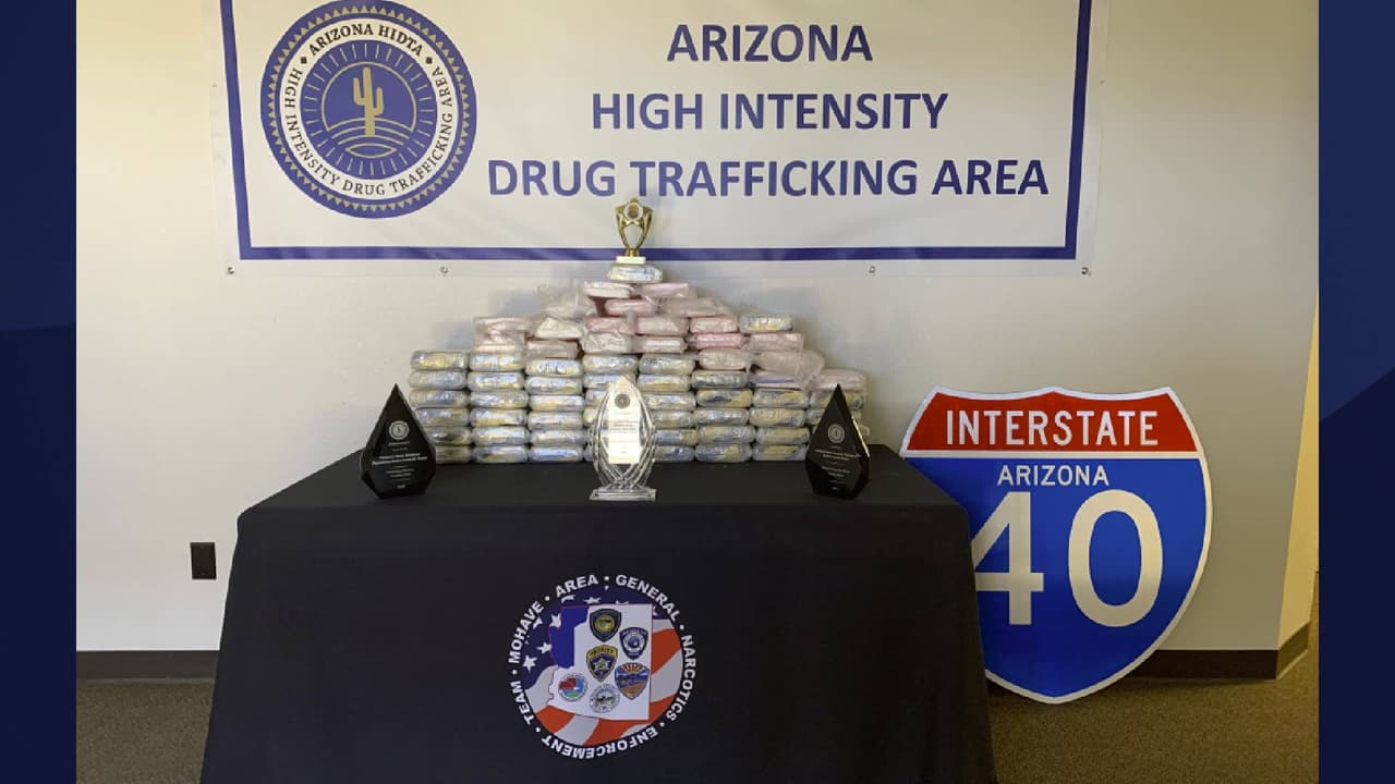 De acuerdo con las autoridades locales, oficiales encontraron varias bolsas de lona que contenían paquetes de cocaína. Cerca de 143 libras de droga fueron descomidas. Según reportes, la cocaína incautada tiene un valor total estimado en la calle de 2 millones de dólares.