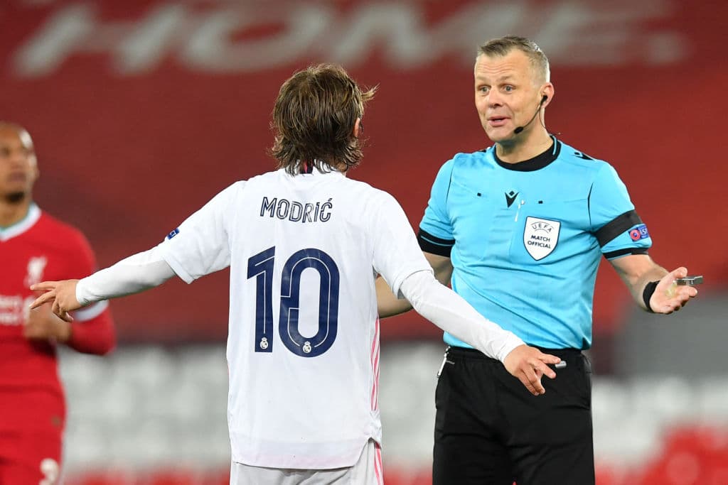 Sin goles termina el encuentro entre el Liverpool y el Real Madrid durante el partido de vuelta de Cuartos de Final de la UEFA Champions League, sin embargo, los 'Merengues' califican a la semifinal por marcador global 3-1, conseguido en el partido de ida. El equipo dirigido por Zidane se enfrentará al Chelsea por un boleto a la final.