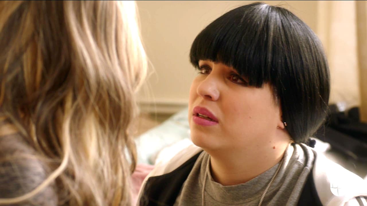 Jaquie le confesó a Chiquis que está esperando un bebé.