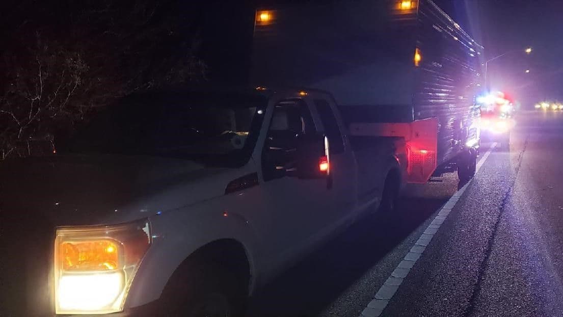 Un perro K9 alertó a los agentes de un cargamento especial al interior camión, al abrirlo descubrieron a 29 indocumentados hacinados. Esto ocurrió en la carretera 19 que conduce de Nogales a Tucson.