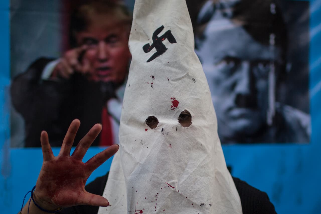 "No queremos más deportaciones, ni xenofobia, ni familias divididas", clamaron.