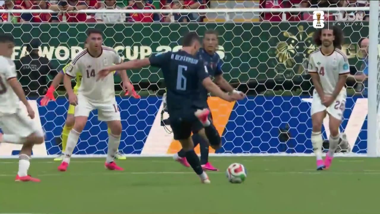 ¡Rodrigo Bentancur se queda a nada de hacerle el gol del Mundial a España!