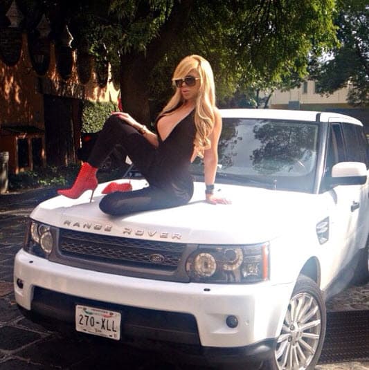 Al ser cuestionada acerca de si tendría una relación con Cristian Zuarez, Alejandra respondió: "No. No, por favor, yo salgo con una persona. Él es mi familia. He crecido con él. Ha sido parte de mi vida desde que estoy en el colegio”.