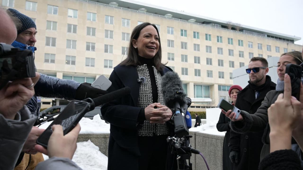 Machado rechaza "transición a lo ruso" y descarta compartir el poder con el cartel de Delcy Rodríguez