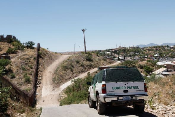 Nuevos datos del Pew Hispanic Center difundidos el jueves muestran que el número de indocumentados en Estados Unidos bajó, dato que pone fin a más de una década de incrementos.