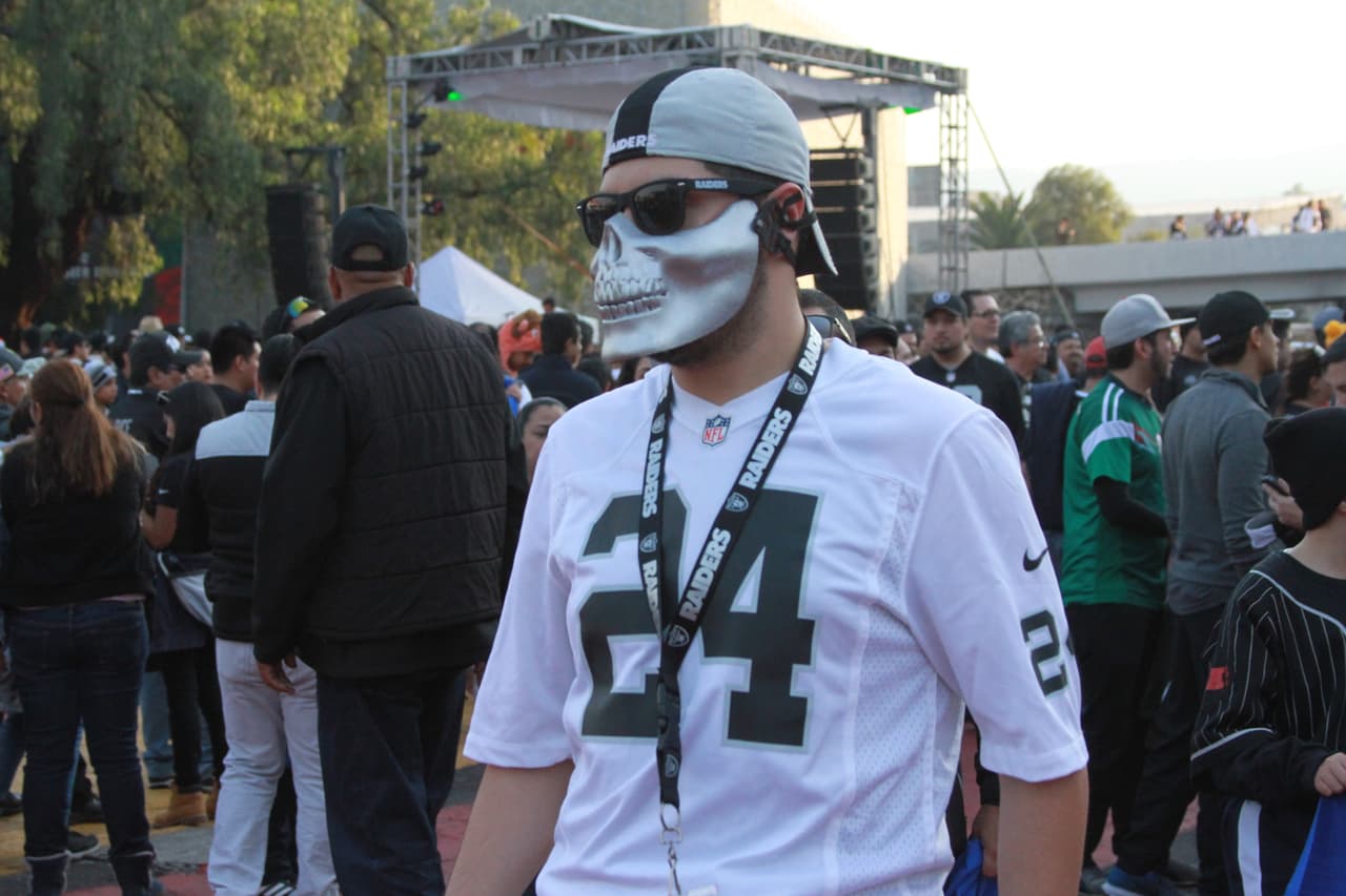 Miles de aficionados y apasionados de la NFL se dieron cita en el estadio Azteca para presenciar el duelo de Monday Night entre Raiders y Texans.