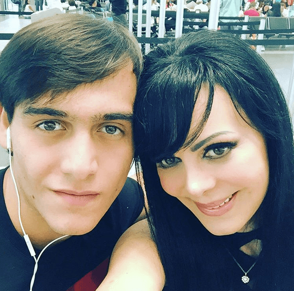 Julián y Maribel llevan una relación muy cercana.