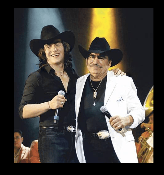 Julián siempre contó con el apoyo de su padre para comenzar su carrera artística.