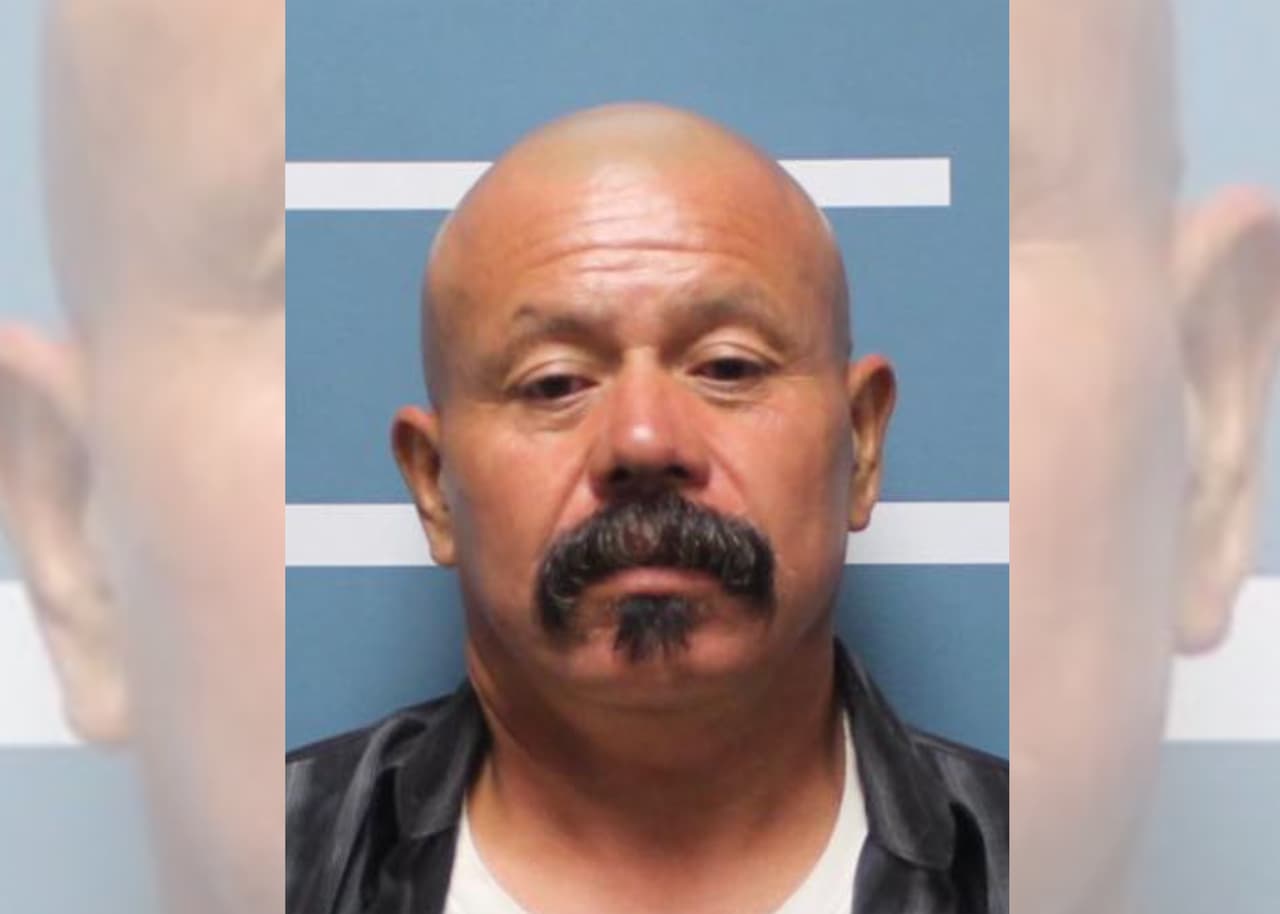 <b>Alberto Falcon Leiva, de 52 años,</b> fue uno de los 13 hombres que llegaron a una casa el fin de semana, pensando que se reuniría con un adolescente, sin embargo, el encuentro fue con un agente del orden encubierto.
<br>